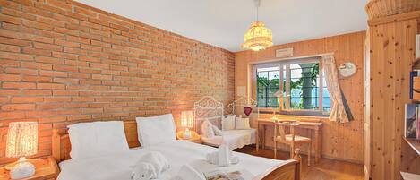 Căn hộ trăng mật, nhiều phòng ngủ, cạnh núi (Locarno Area: Quiet Lake view escape) | 1 phòng ngủ, truy cập Internet không dây miễn phí, bộ trải giường