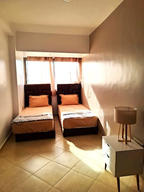 3 bedrooms, iron/ironing board, WiFi, bed sheets