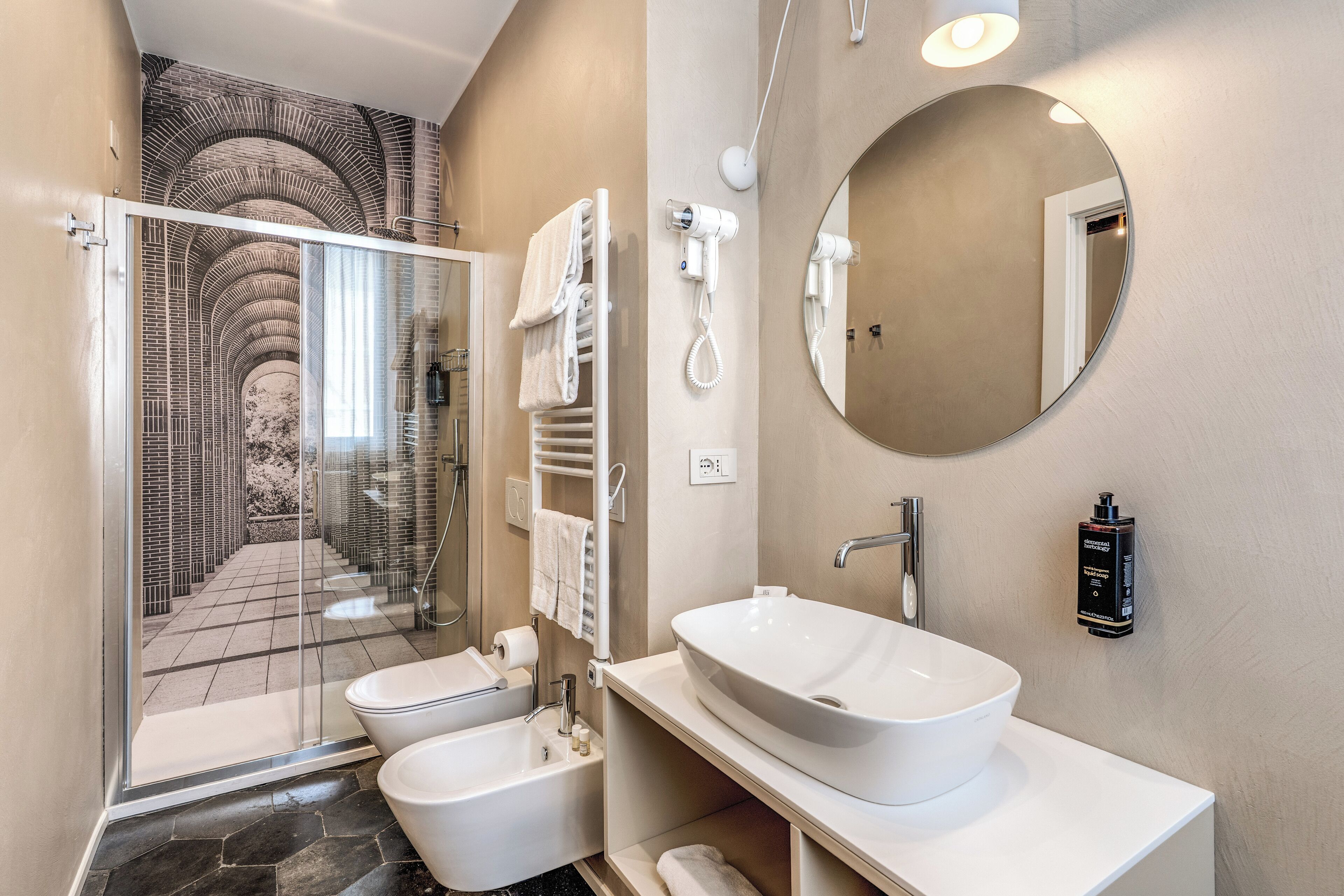 Double Pantheon view 2nd floor | Bathroom shower