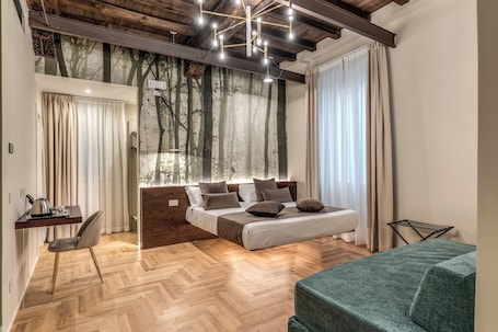 Triple with whirlpool tub 2nd floor | Minibar, in-room safe, desk, laptop workspace