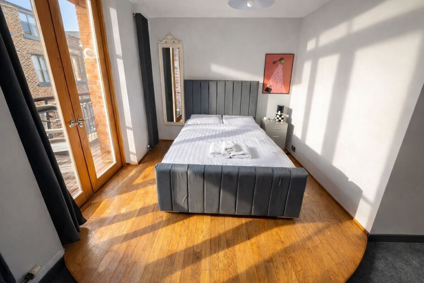 1 habitación, escritorio, tabla de planchar con plancha y wifi gratis 
