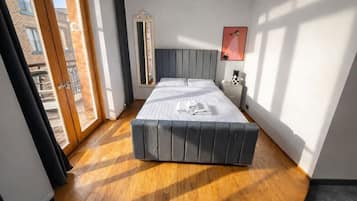 1 habitación, escritorio, tabla de planchar con plancha y wifi gratis