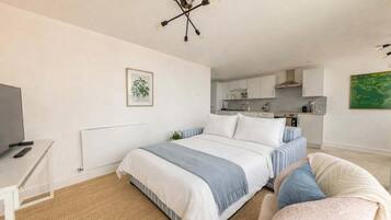 2 bedrooms, iron/ironing board, travel cot, free WiFi