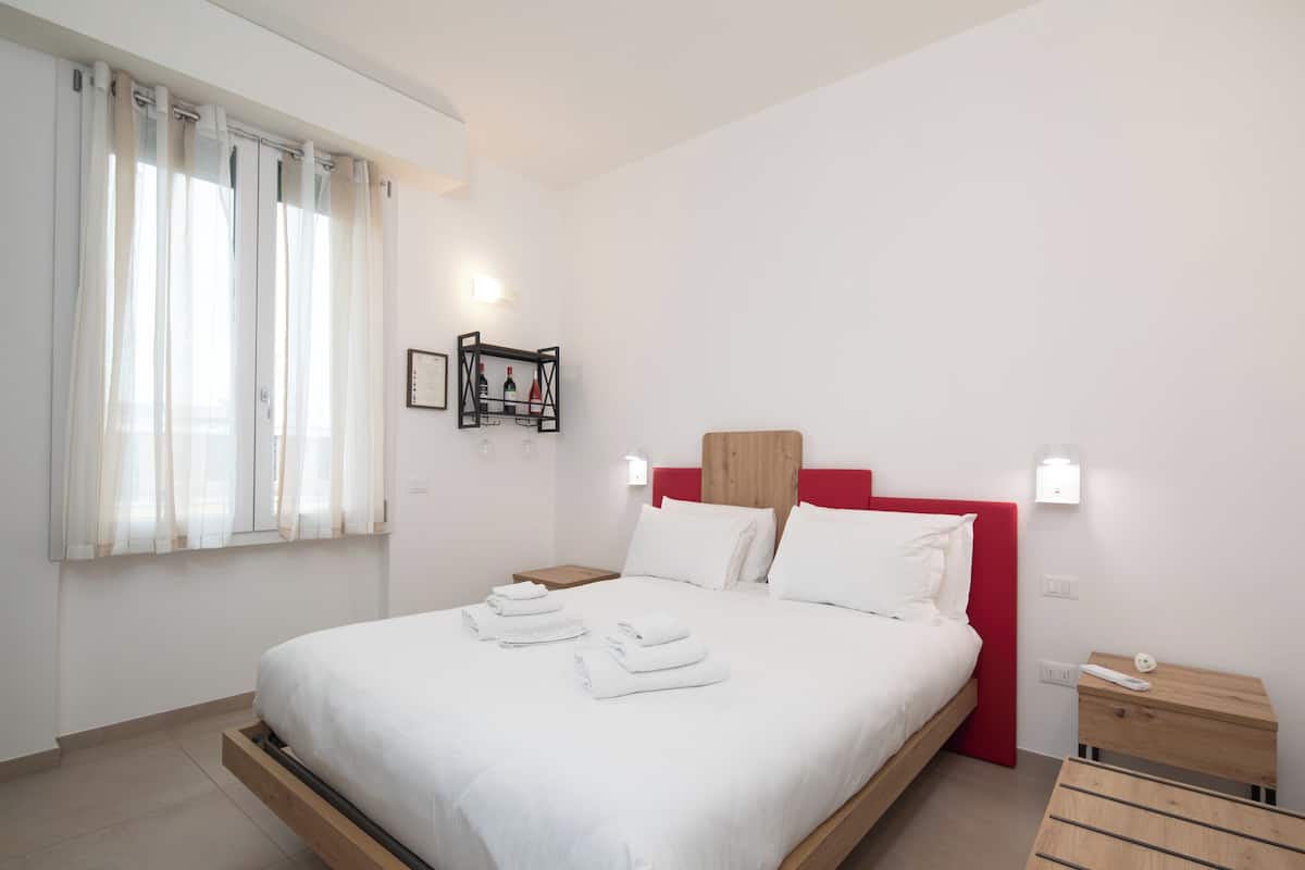 خزنة داخل الغرفة وستائر تعتيم وواي فاي مجانًا