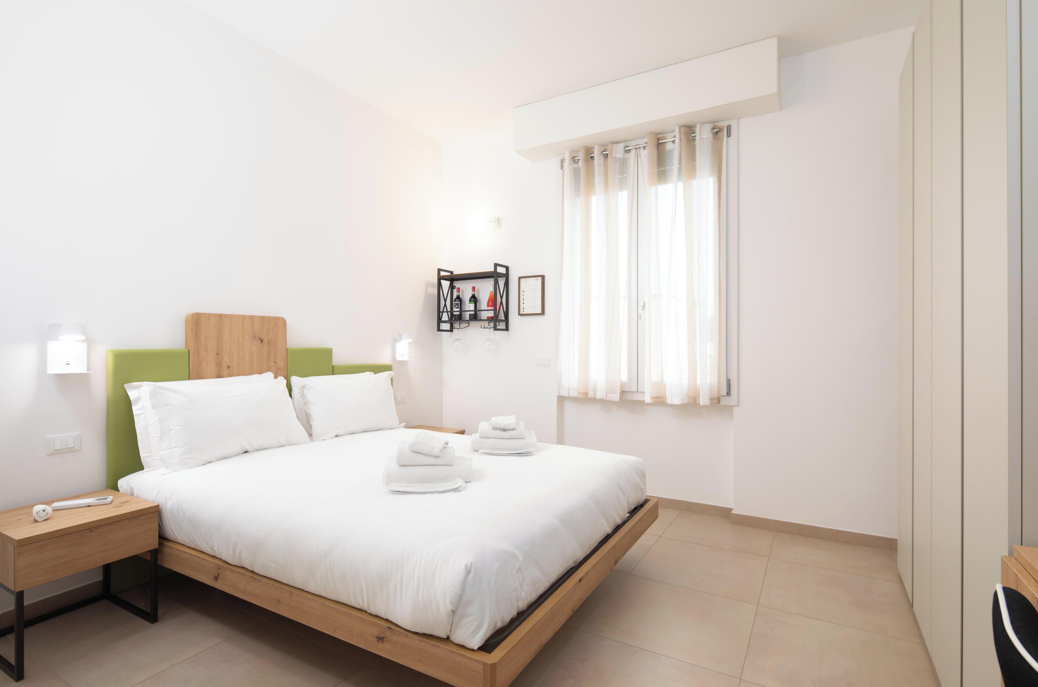 خزنة داخل الغرفة وستائر تعتيم وواي فاي مجانًا