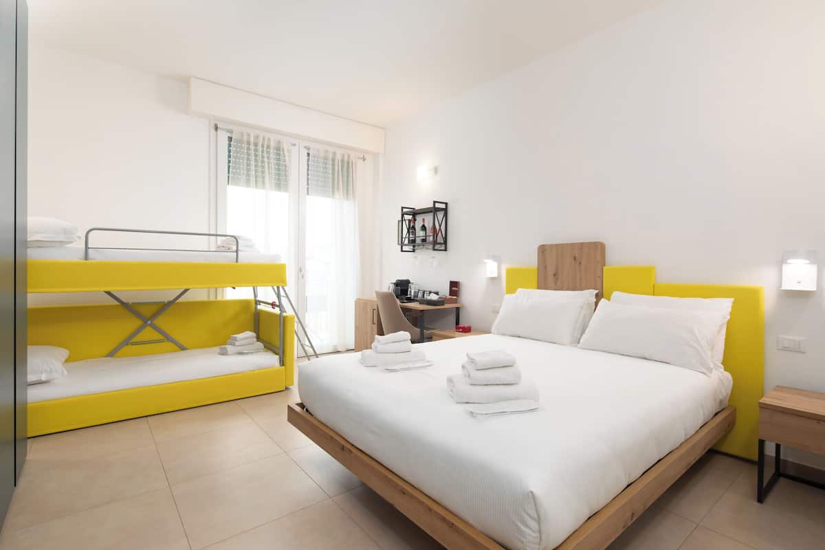 خزنة داخل الغرفة وستائر تعتيم وواي فاي مجانًا