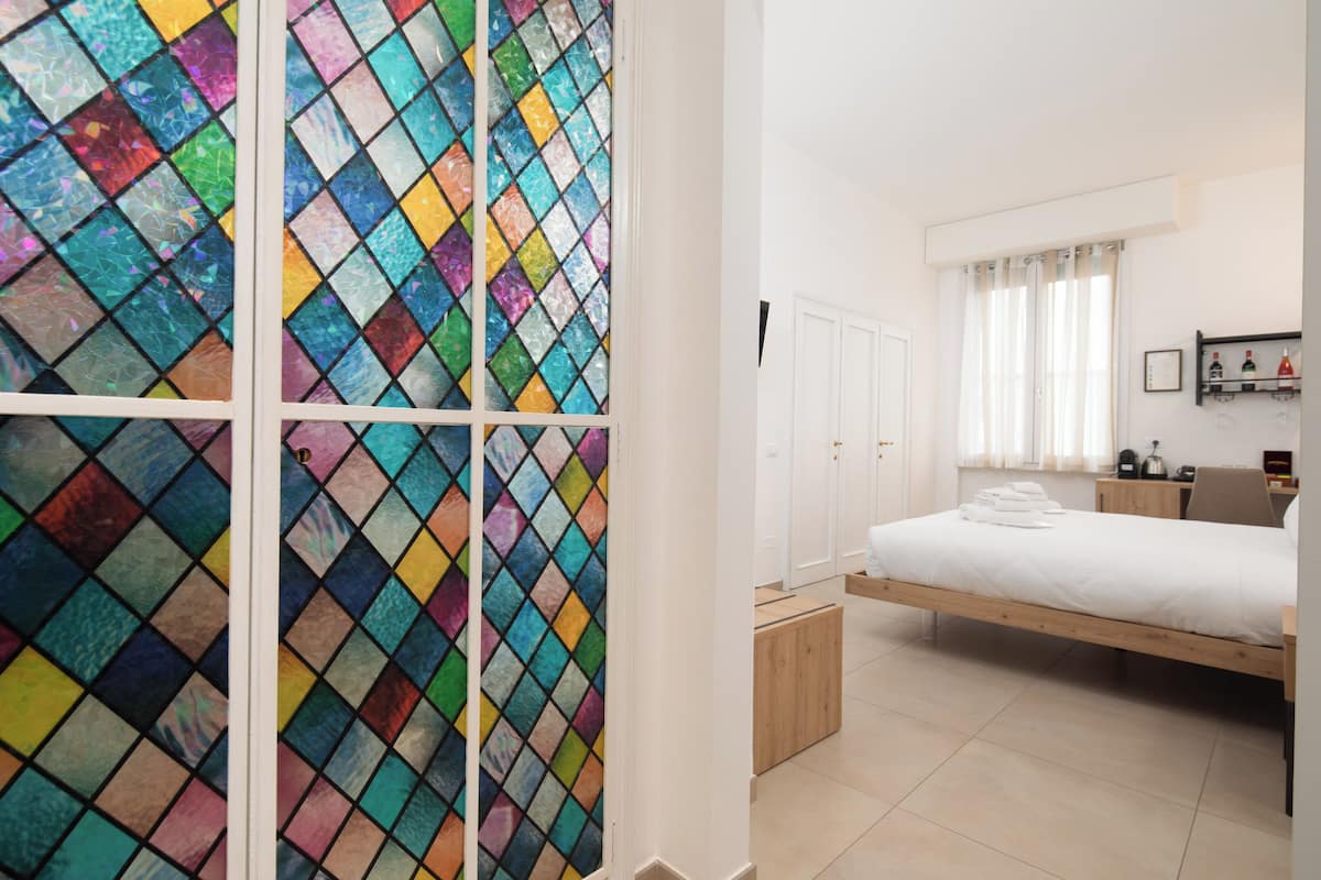 خزنة داخل الغرفة وستائر تعتيم وواي فاي مجانًا