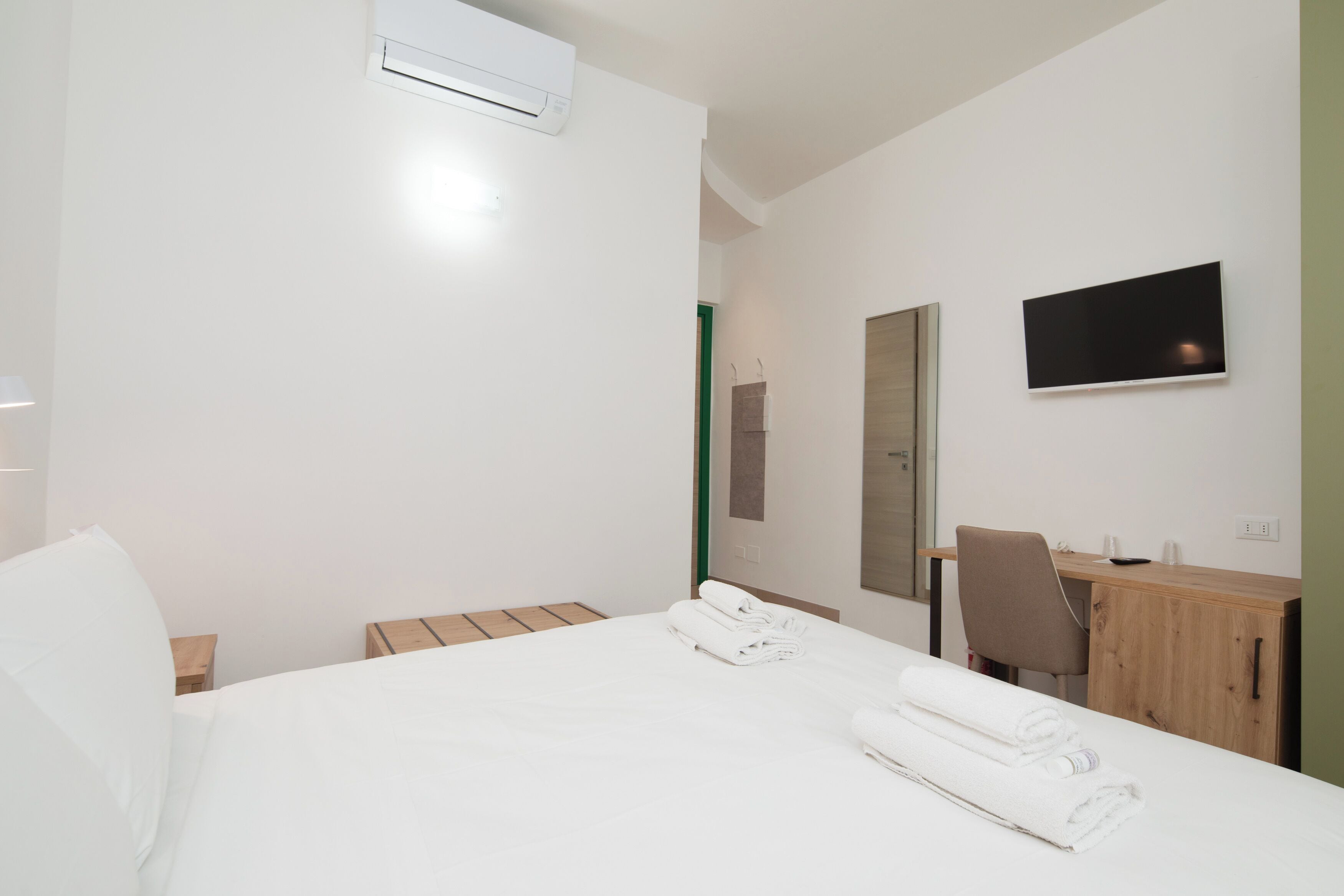 Classic Double Room | In-room safe, blackout drapes, free WiFi