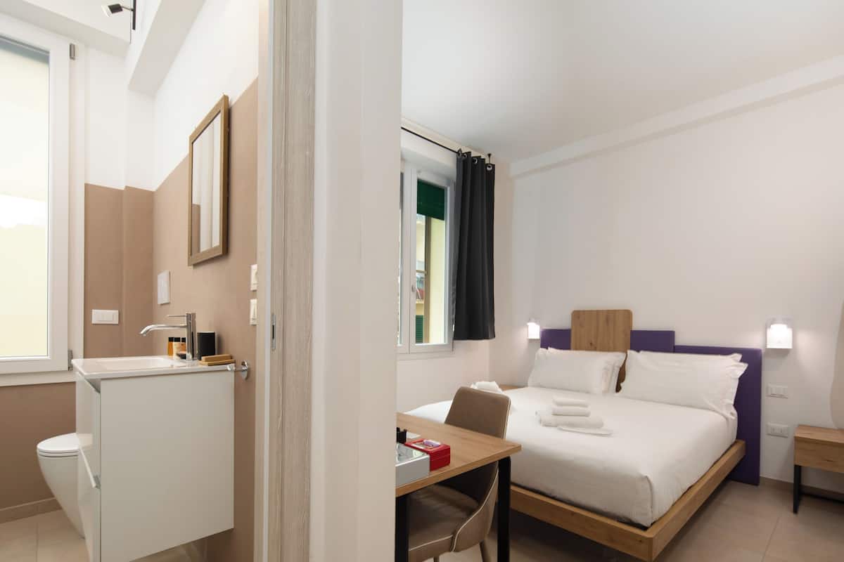 خزنة داخل الغرفة وستائر تعتيم وواي فاي مجانًا