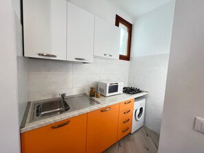 Fridge, microwave, stovetop, cookware/dishes/utensils