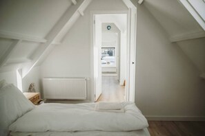 1 bedroom, internet, bed sheets