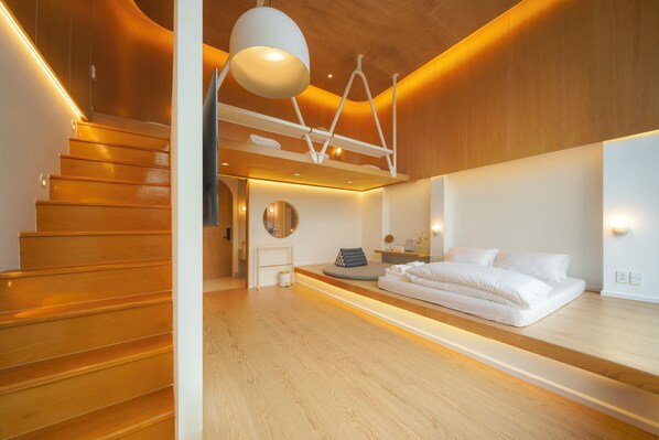Duplex Quadruple Room with Private Bathroom 42m (B5) | خزنة داخل الغرفة وستائر تعتيم وواي فاي مجانًا