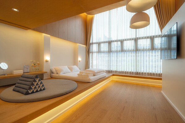 Duplex Quadruple Room with Private Bathroom 42m (B5) | In-room safe, blackout drapes, free WiFi - Vaeh Viean Silom (Bangkok)