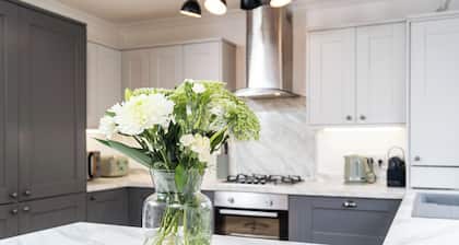 Formby Coastal Retreat – 3-Bed Home Near Beach, Golf & Red Squirrel Reserve