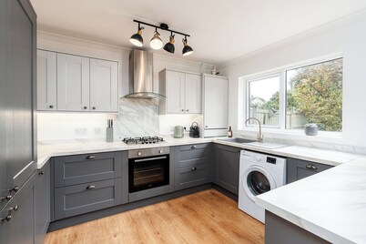 Formby Coastal Retreat – 3-Bed Home Near Beach, Golf & Red Squirrel Reserve