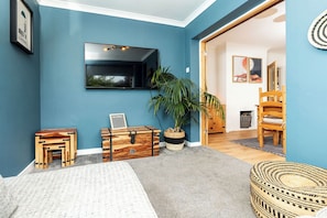 3 habitaciones, tabla de planchar con plancha, wifi y ropa de cama
