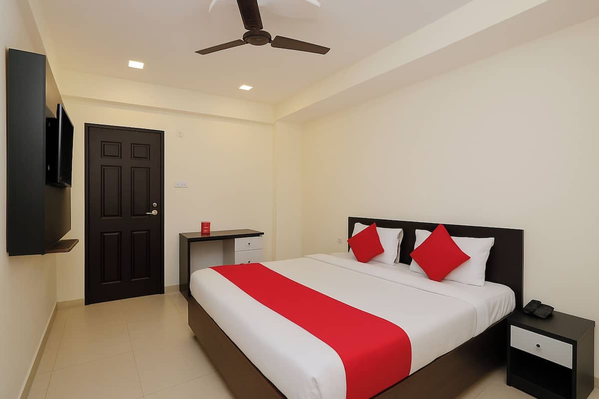 Hypo-allergenic bedding, desk, soundproofing, free WiFi