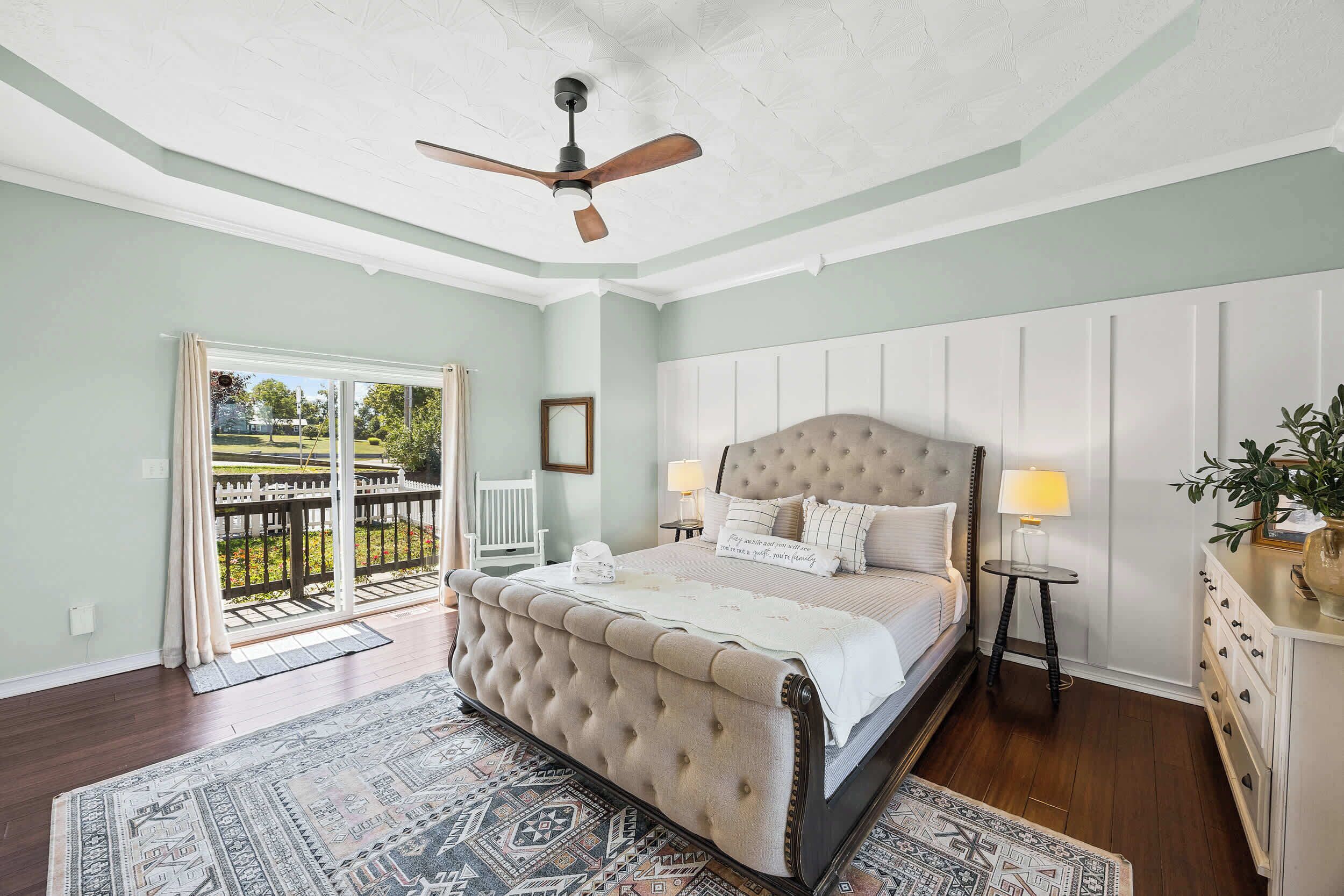 3 habitaciones, tabla de planchar con plancha, wifi y ropa de cama 