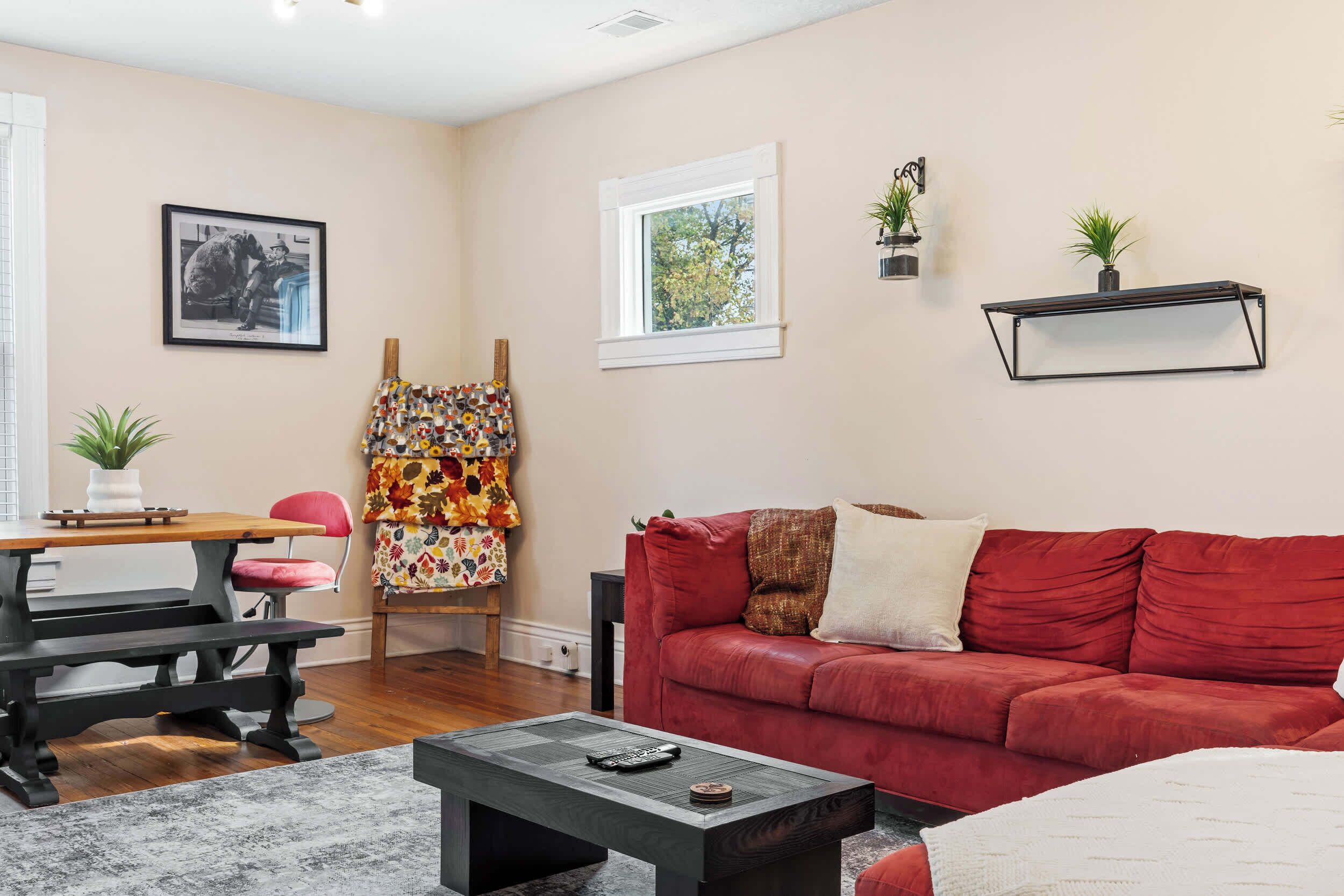 TV, DVD player, offices