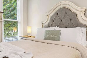 4 bedrooms, iron/ironing board, WiFi, bed sheets