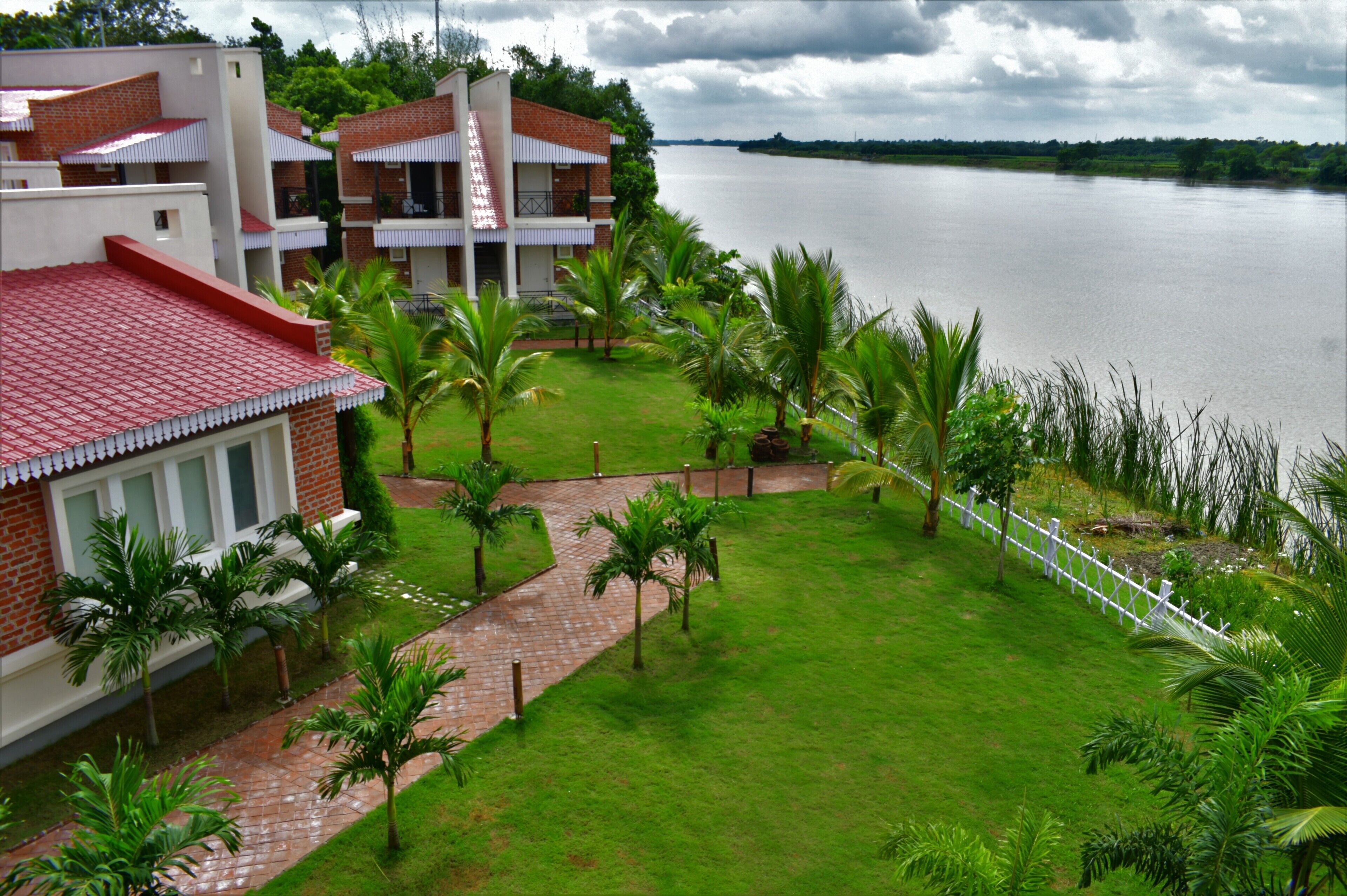 Deluxe Cottage, River View | Premium bedding, down duvets, desk, laptop workspace