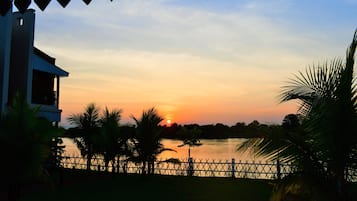 Deluxe Cottage, River View | Terrace/patio