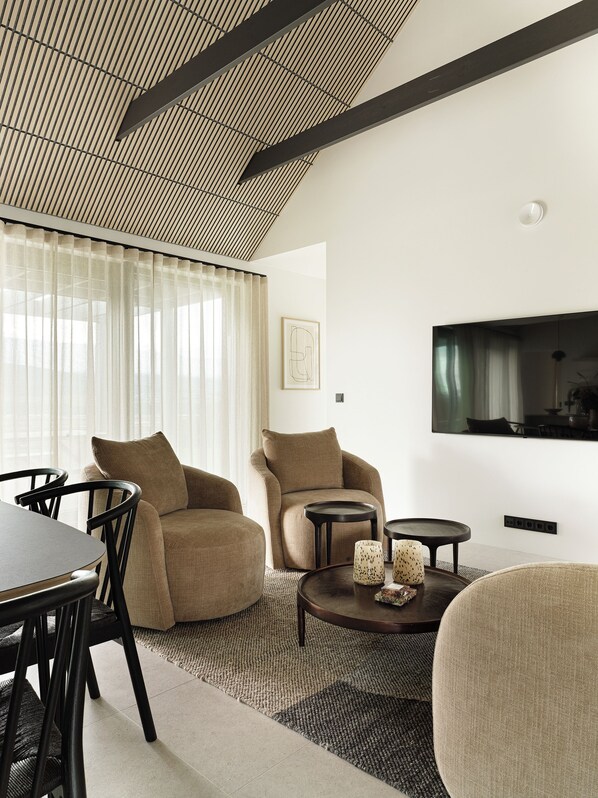 Villa, River View | Living area