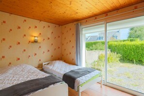 3 bedrooms, iron/ironing board, WiFi