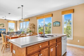 Interior - Hang Ten - 3 Bedroom 3 Bath Private Home with Pool and Dog Friendly (St George Island)