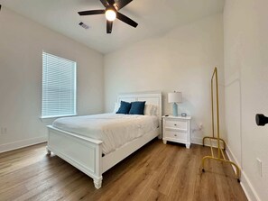 2 chambres, fer et planche à repasser, Wi-Fi, draps fournis