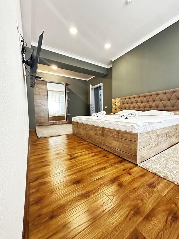 3 bedrooms, iron/ironing board, internet