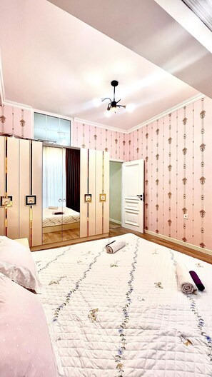 1 habitación, tabla de planchar con plancha, wifi y ropa de cama