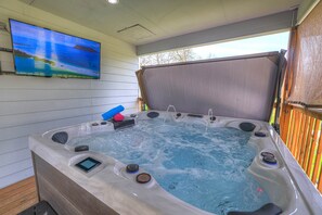 Indoor spa tub