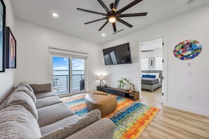 电视、壁炉、办公室