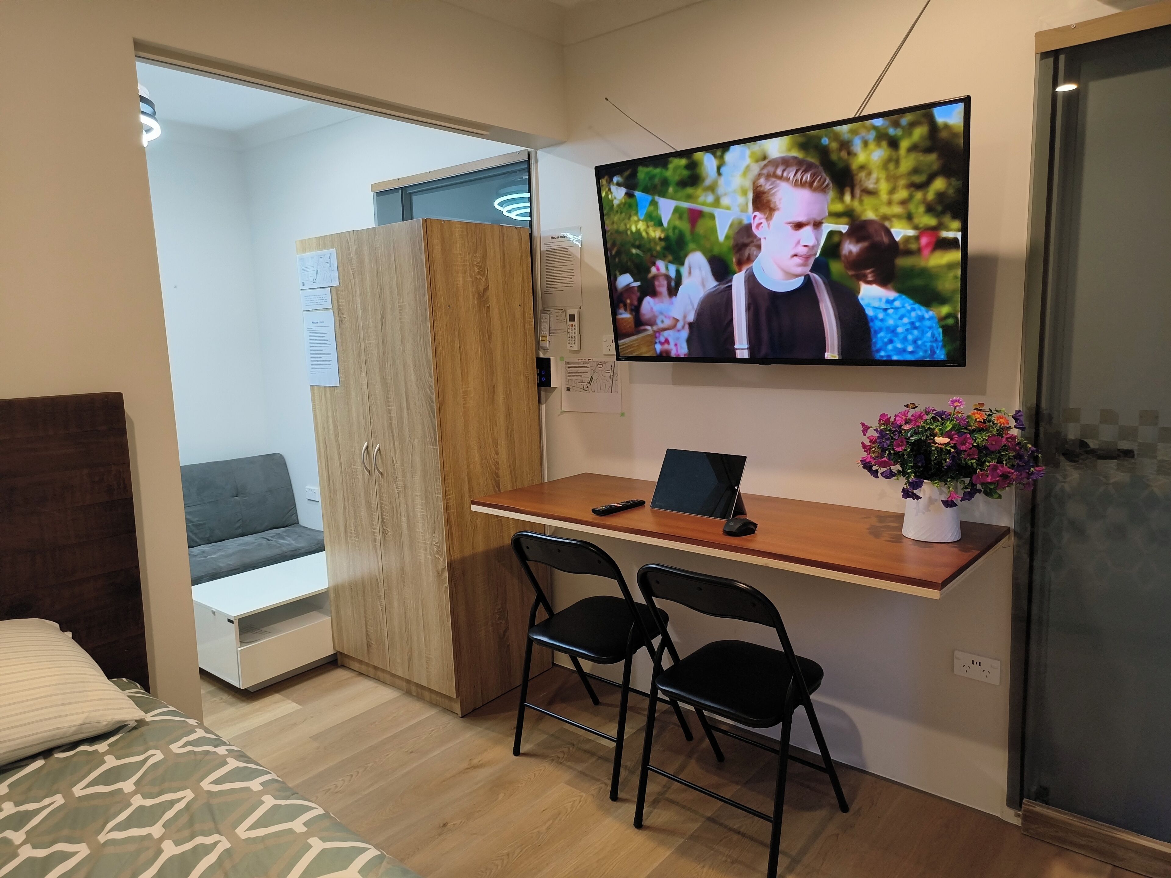 1 habitación, tabla de planchar con plancha, wifi gratis y ropa de cama 