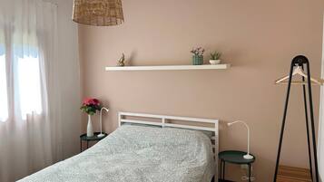 2 bedrooms, iron/ironing board, WiFi, bed sheets