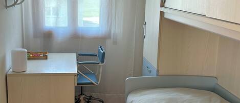 2 bedrooms, iron/ironing board, WiFi, bed sheets