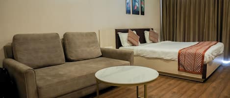 4 bedrooms, iron/ironing board, WiFi, bed sheets