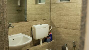 Serviettes fournies, savon, papier toilette