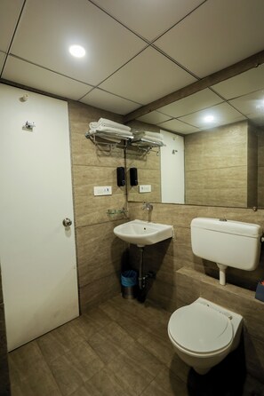 Pyyhkeet, saippua, vessapaperi