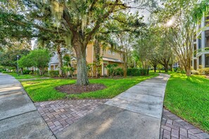 Property grounds - Bahama Bay Gateway to Disney Magic (Davenport)