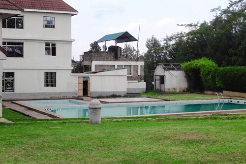 Esiram Hotel Narok