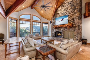 Smart TV, fireplace, table tennis, offices - Epic Ski Views, Hot Tub, Shuttle to Deer Valley, Exclusive Neighborhood! (Park City)