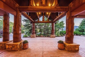 Property grounds - Epic Ski Views, Hot Tub, Shuttle to Deer Valley, Exclusive Neighborhood! (Park City)