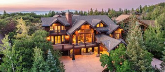 Epic Ski Views, Hot Tub, Shuttle to Deer Valley, Exclusive Neighborhood!