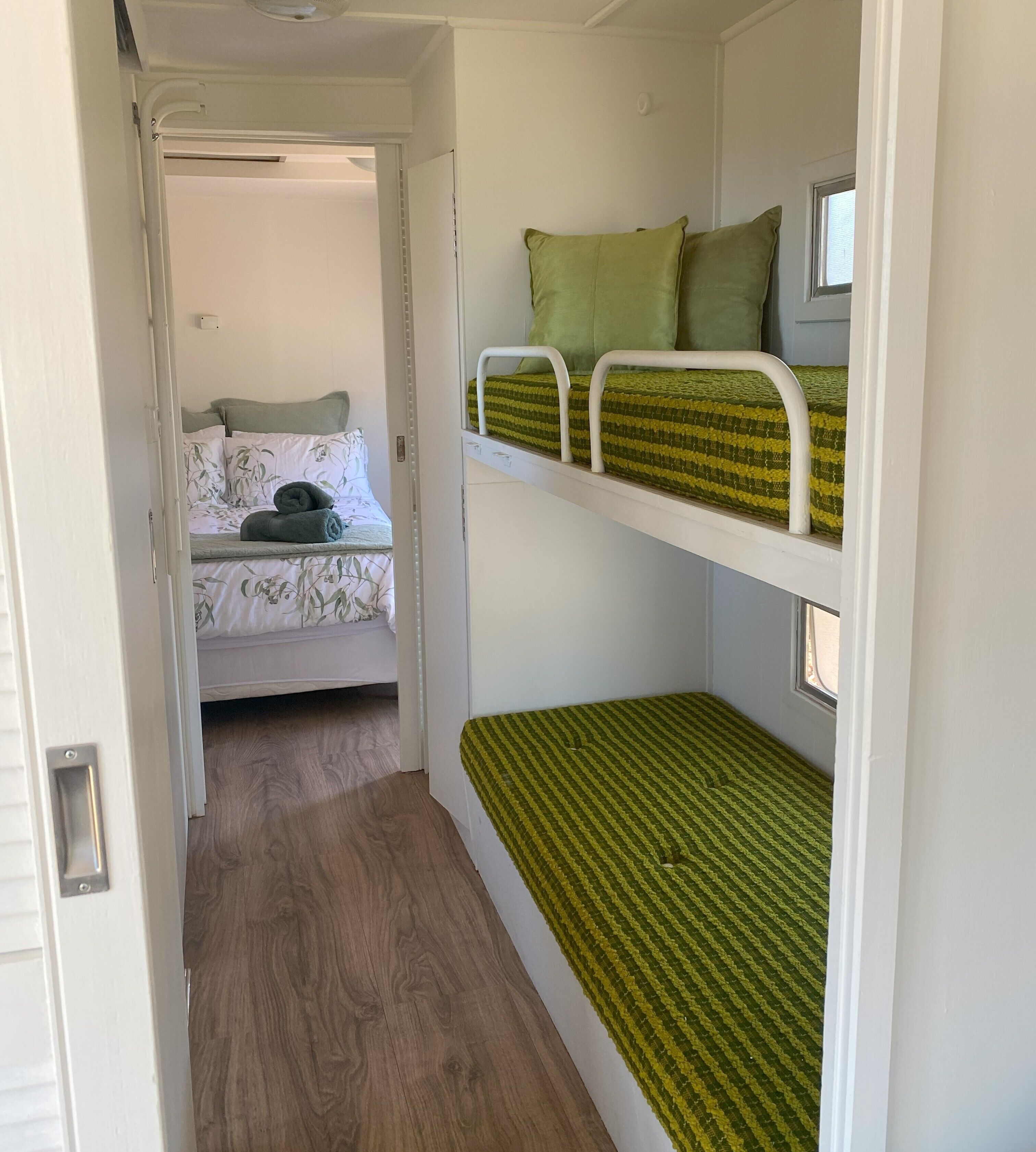 2 soverom og sengetøy