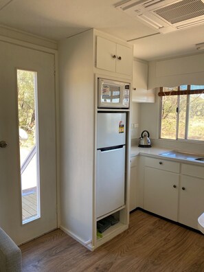 Micro-ondes, four, plaque de cuisson