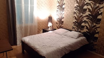 6 bedrooms, iron/ironing board, WiFi, bed sheets