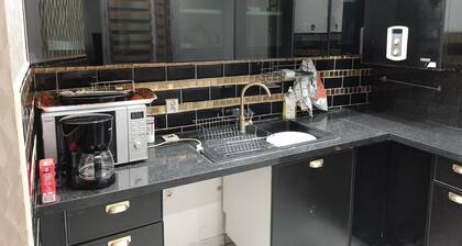 Chambre spacieuse quartier residentiel, proche commodités, bus RER 40mn de Paris