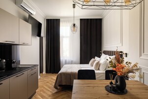 Apartemen Deluks, 1 kamar tidur | Dapur kecil pribadi | Lemari es kecil, kompor, mesin pembuat kopi/teh, dan ketel listrik